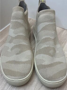 Women’s Rothy’s The Chelsea Boots Sz 7